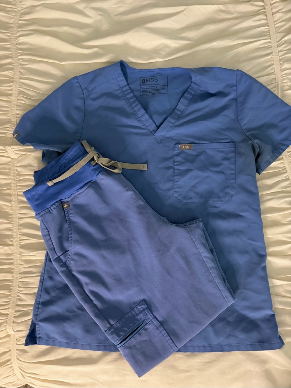 Figs Women’s Short Sleeve V-Neck Scrub Top and Jogger Pants - Blue